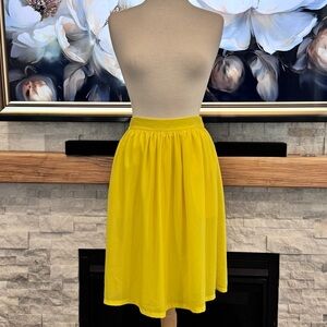 🌟3 for $25🌟 Mikarose yellow skirt w pockets